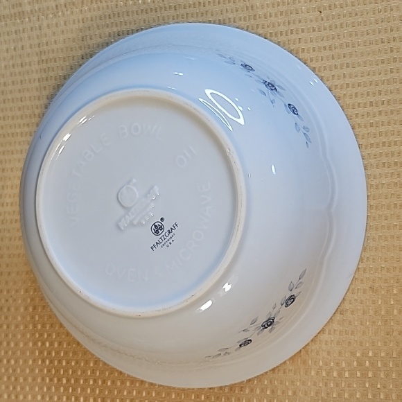 Pfaltzgraff Poetry Blue Roses ~ Floral Pattern Vegetable Serving Bowl - Picture 4 of 5